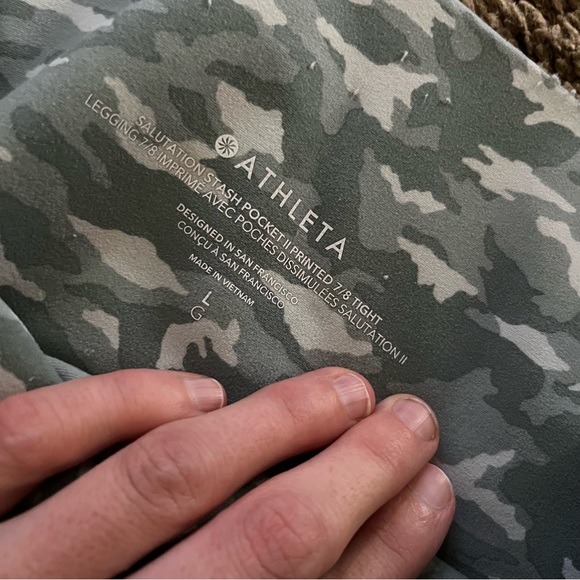 Athleta salutation stash leggings size L - Picture 2 of 4